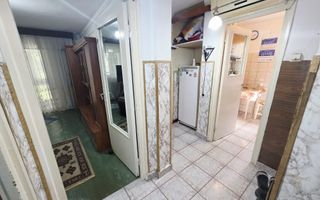 Apartament 3 camere, decomandat, etaj 2, zona Baraolt - Poză 2