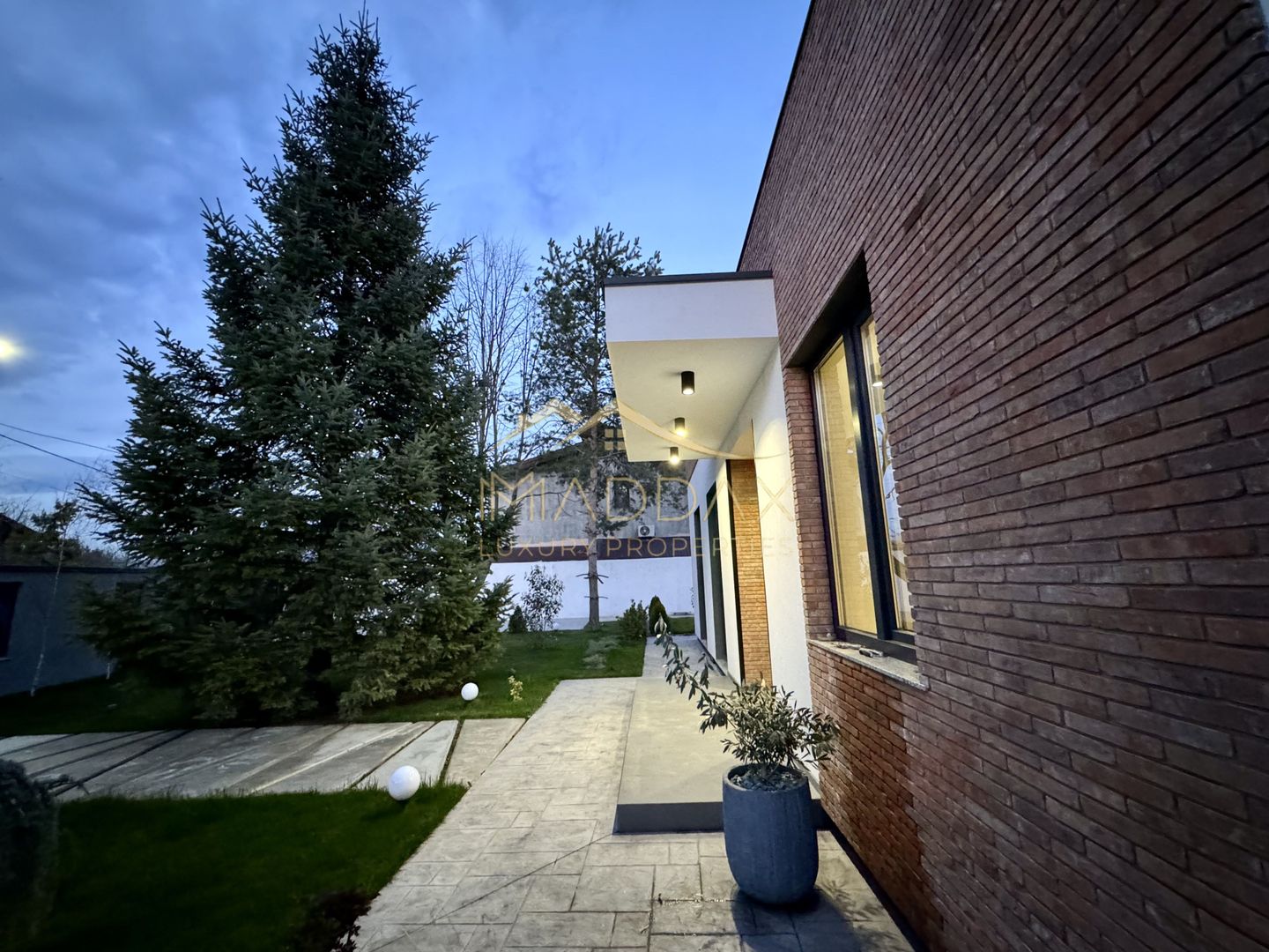 Vila cu 5 camere // * 565 mp gradina* // Tunari - Poză 77