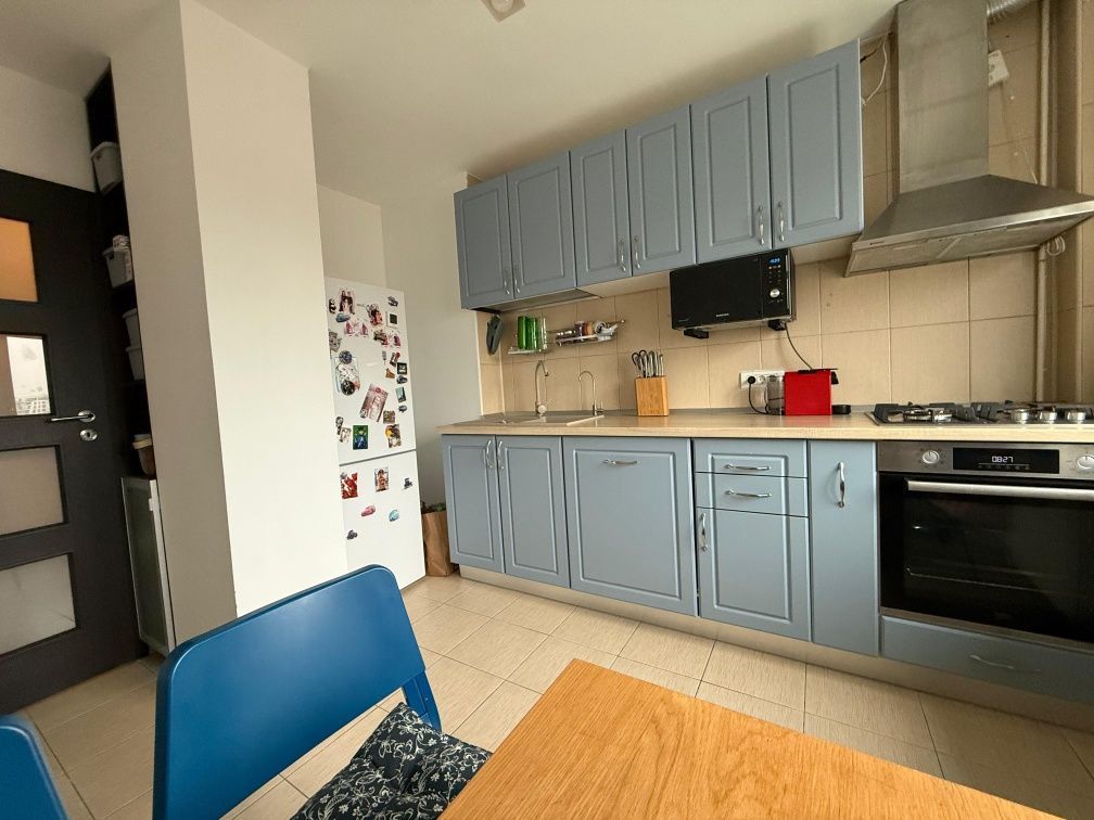 Apartament de 3 camere decomandat – vedere liberă spre Piața Victoriei - Poză 1