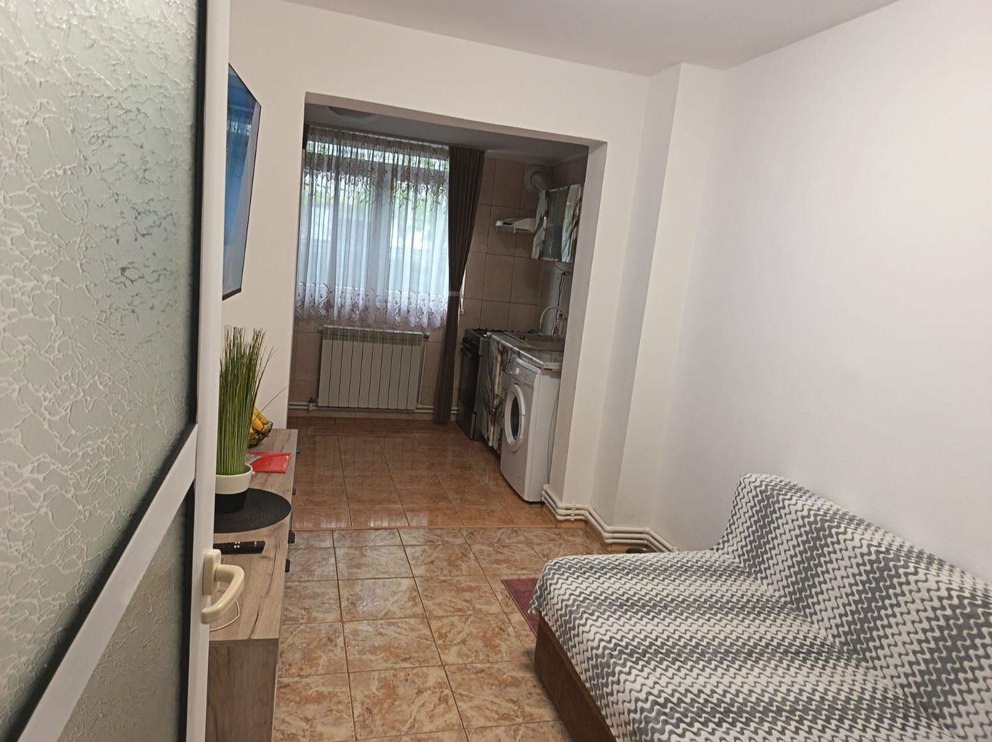 De vanzare apartament 3 camere – Micro 40 – Parter cu gradina - Poză 3
