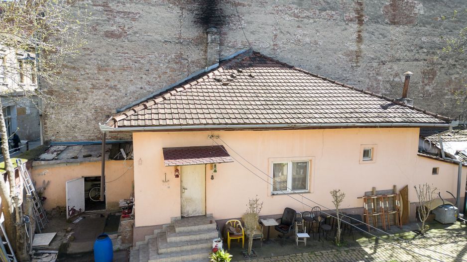 Teren ultracentral 1200mp și construcții - Poză 6