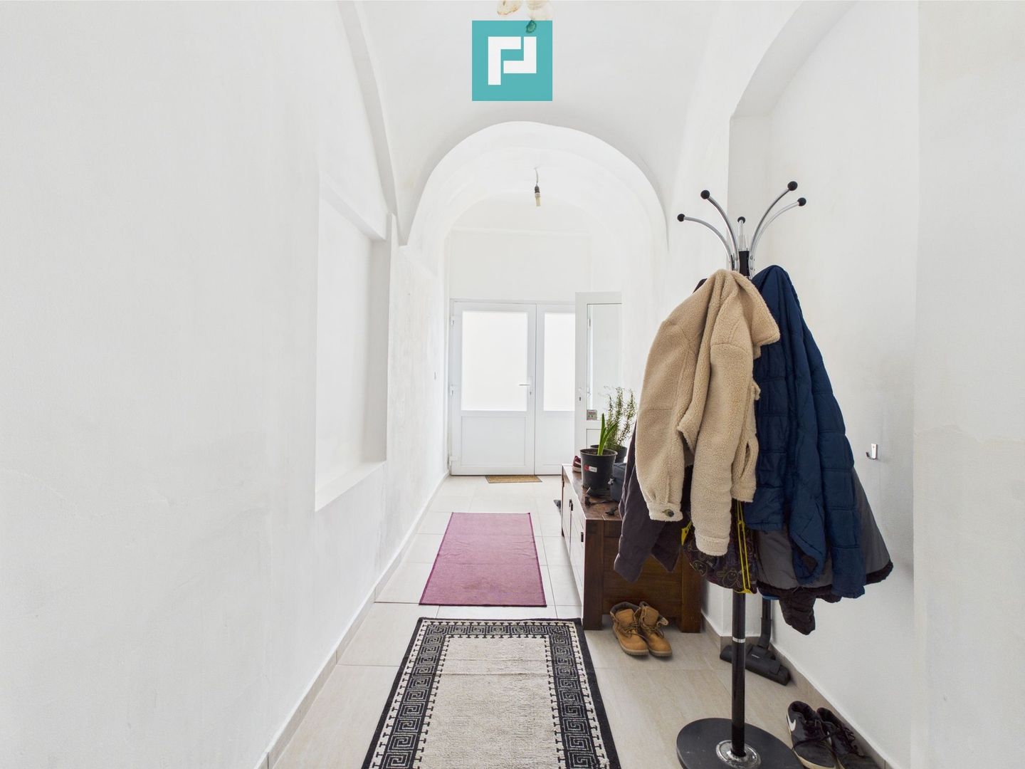 Casă cu 6 camere în zona Central - Poză 8