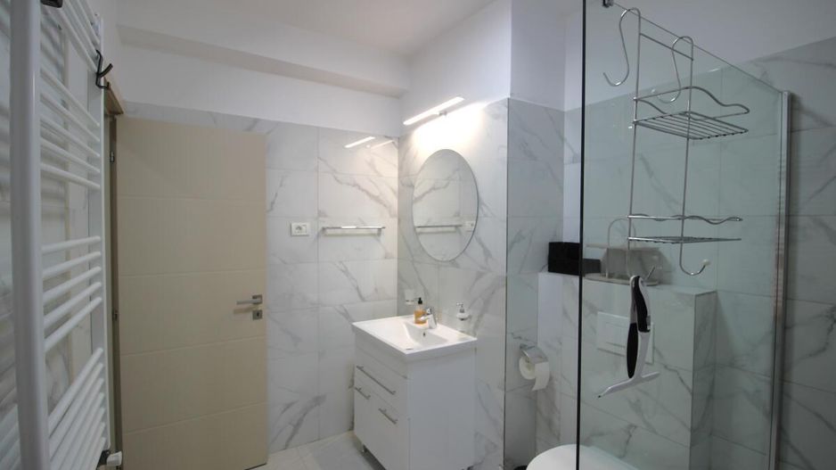 Piata Romana, 4 camere 138 MP total, Etaj 2/9, renovat - utilat, liber - Poză 45
