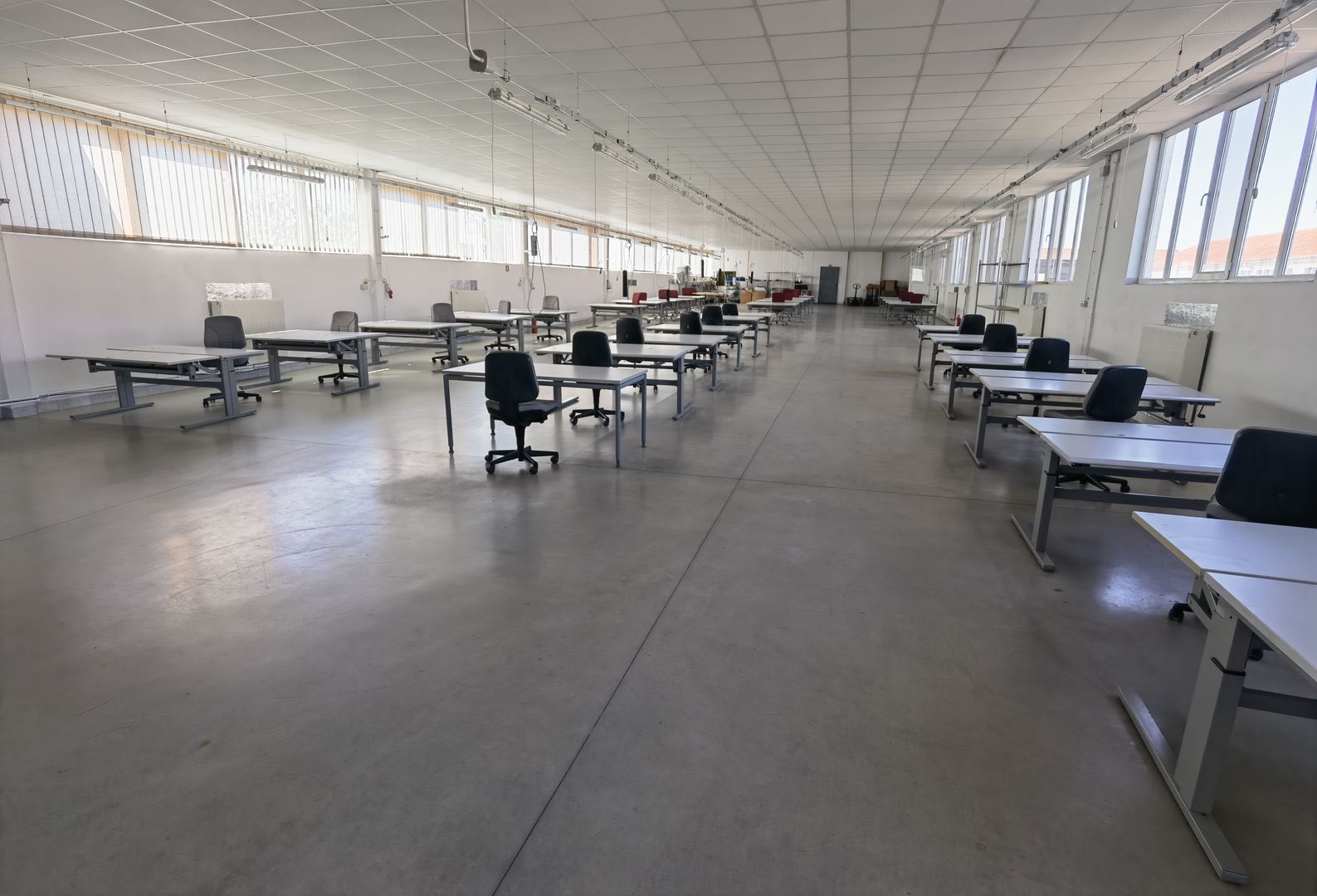 Proprietate industriala  la 35 km de TM - Poză 28