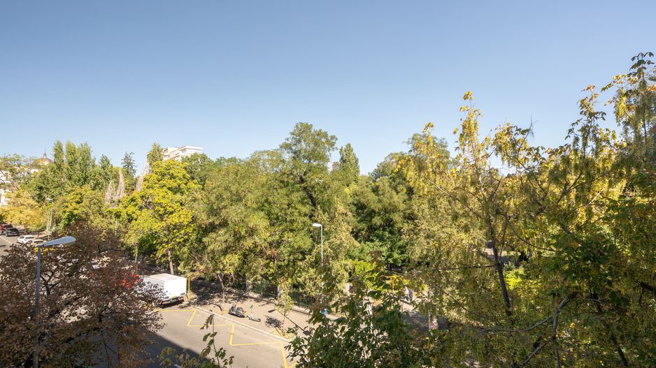 COMISION 0% - Garsoniera cu vedere spre Parcul Cismigiu - bloc Diham ( MAI) - Poză 4