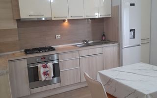 Jumatate din casa duplex D+P+E , 4 camere  in spatele strandului - Poză 2