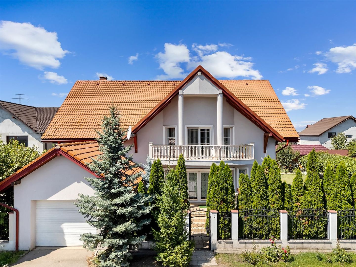 Vila / Casa superba cu 5 camere zona | 1032 mp teren |  Sanpetru Brasov - Poză 1