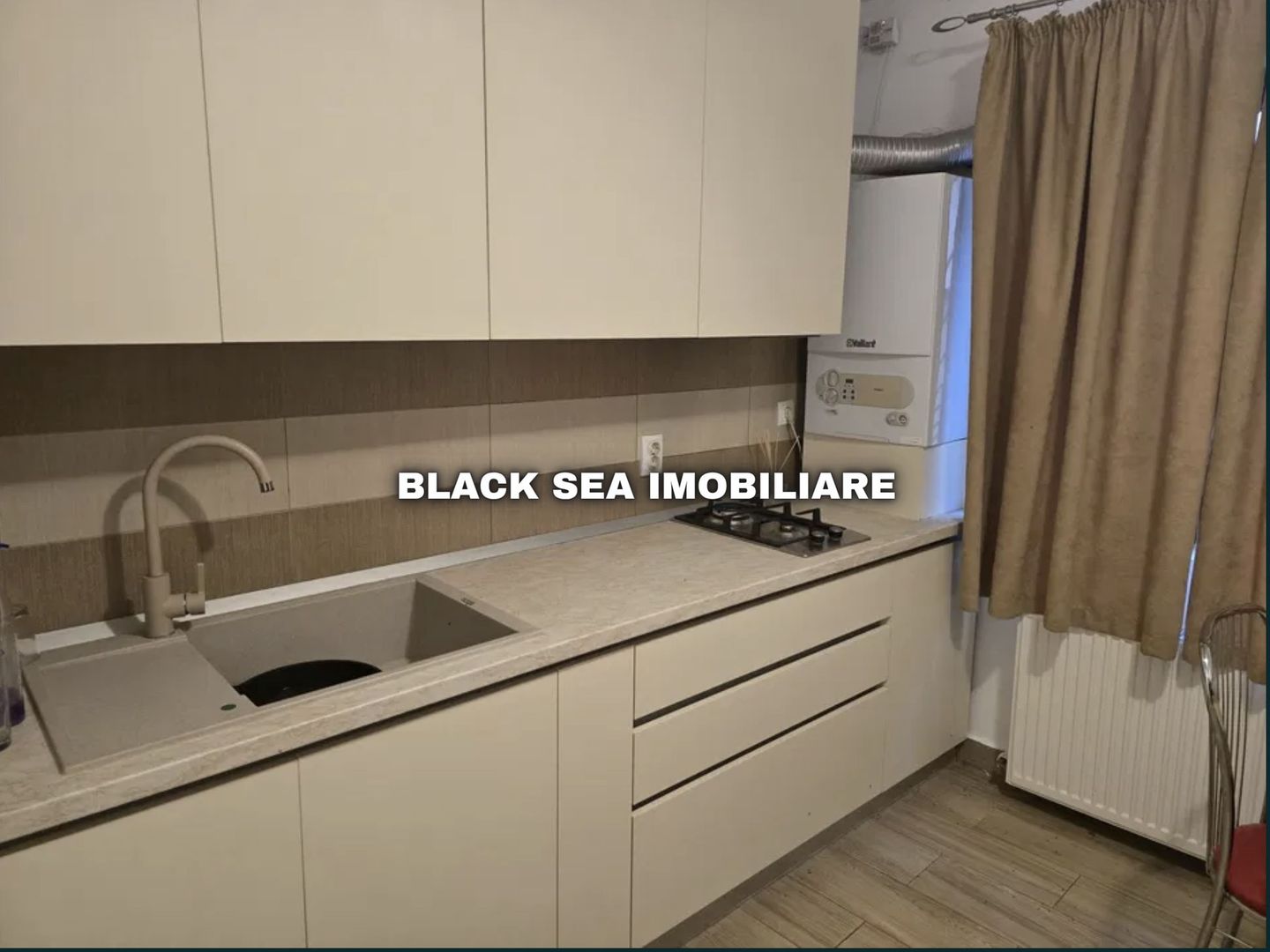 Apartament 3 camere, 61 mp, la 5 minute de Plaja Gaia - Faleza Nord - Poză 1