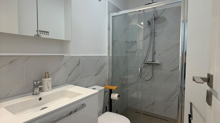 Apartament 2 camere, balcon, etaj intermediar, garaj, zona Eroilor - Poză 4