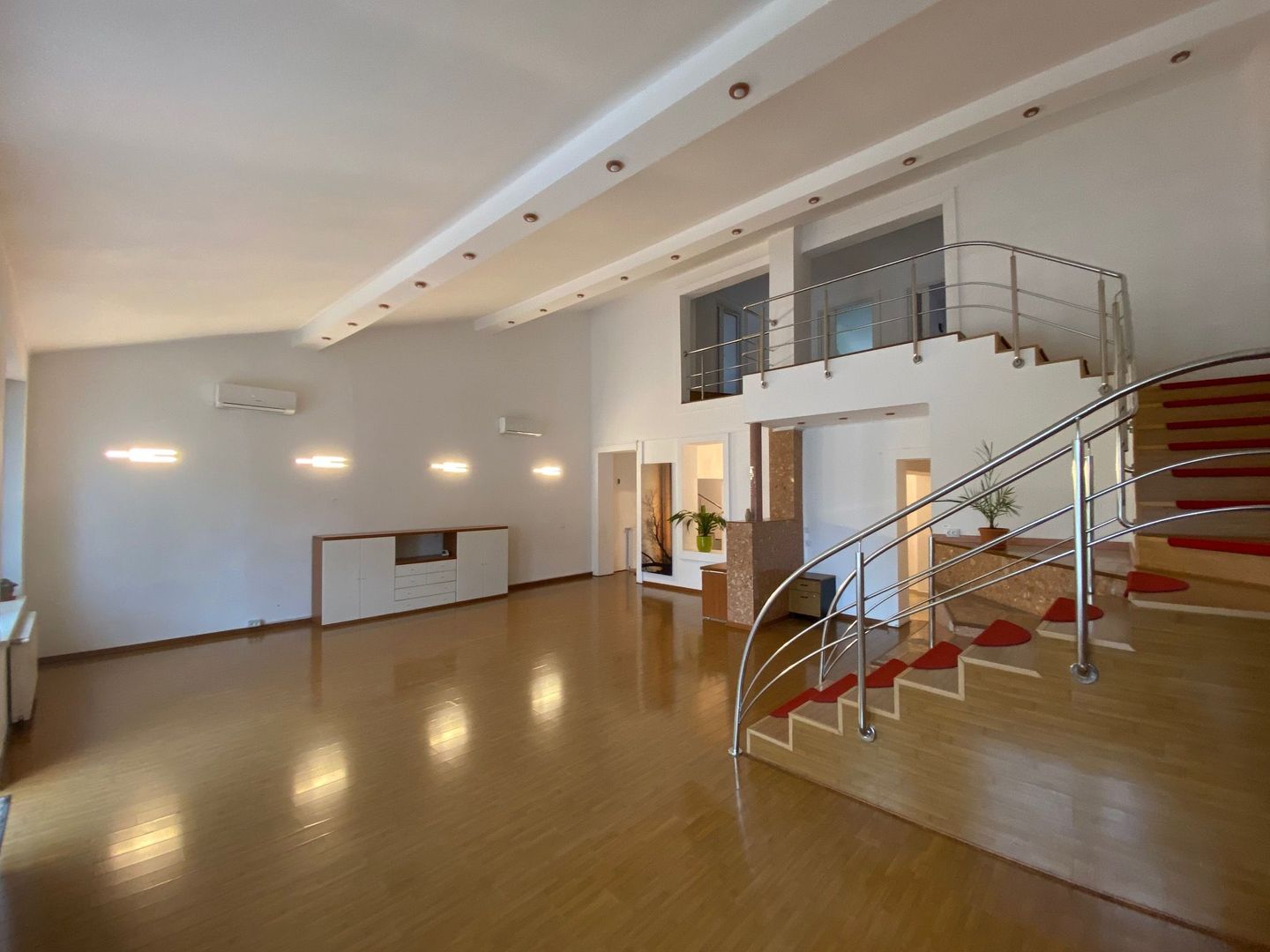 Vilă zona Liviu Rebreanu - Poză 3