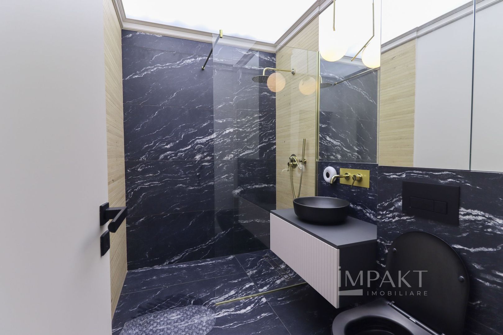 Oportunitate investitie! Vanzare casa cu 3 apartamente in Europa! - Poză 18