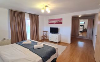 Vila spațioasă și recent renovată în Ghiroda! - Poză 66