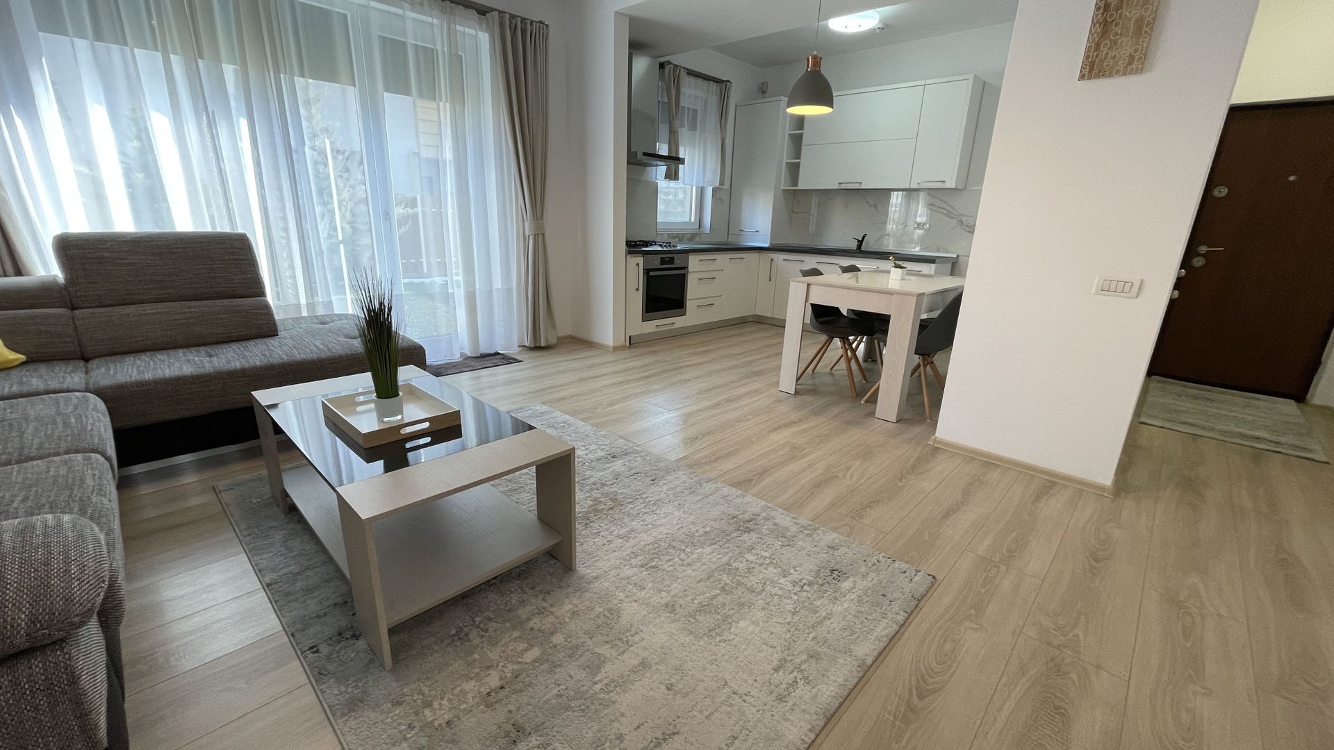 Apartament frumos cu gradina proprie,mobilat si utilat - Poză 2