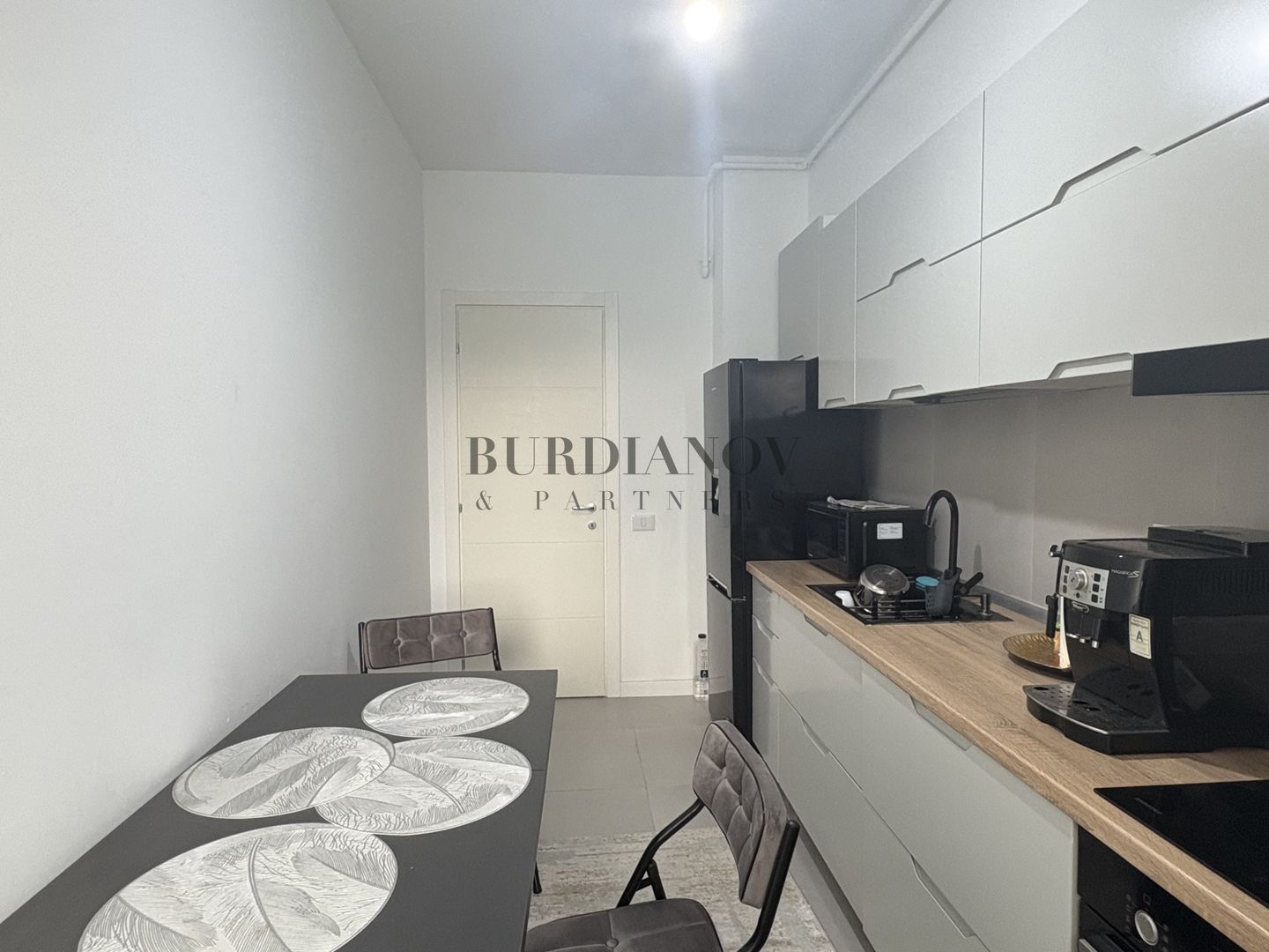 Apartament cu 2 camere de vânzare - Metrou Costin Georgian - Titan - Poză 5