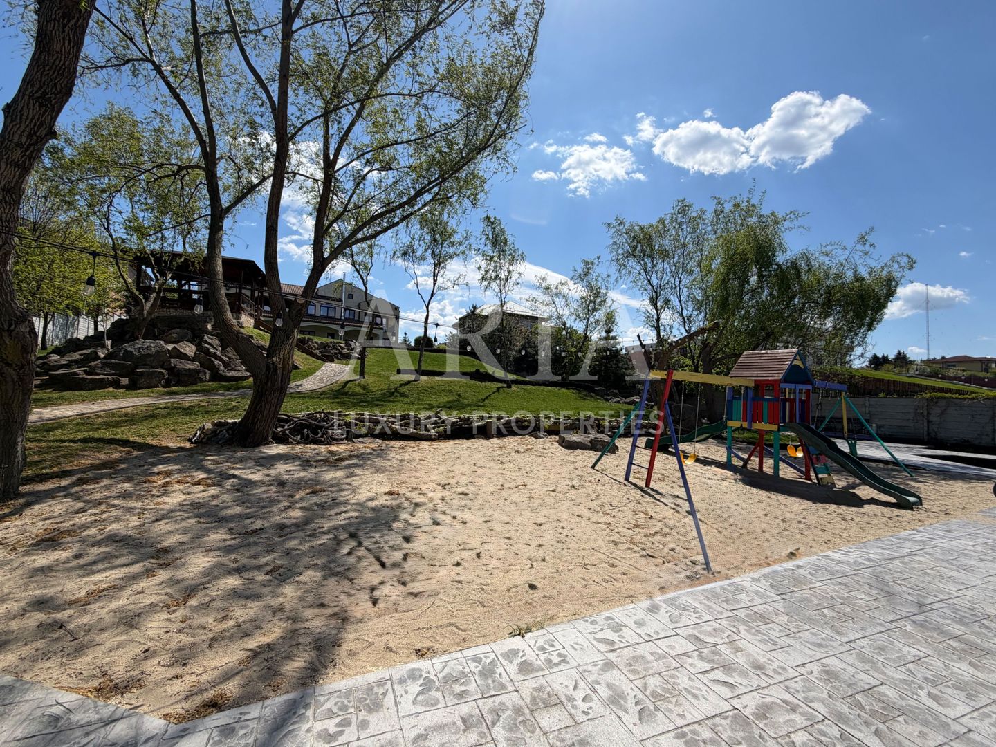 SNAGOV VILA | 36m DESCHIDERE LA LAC | PONTON 250mp | JACUZZI | SPA | BOWLING - Poză 9