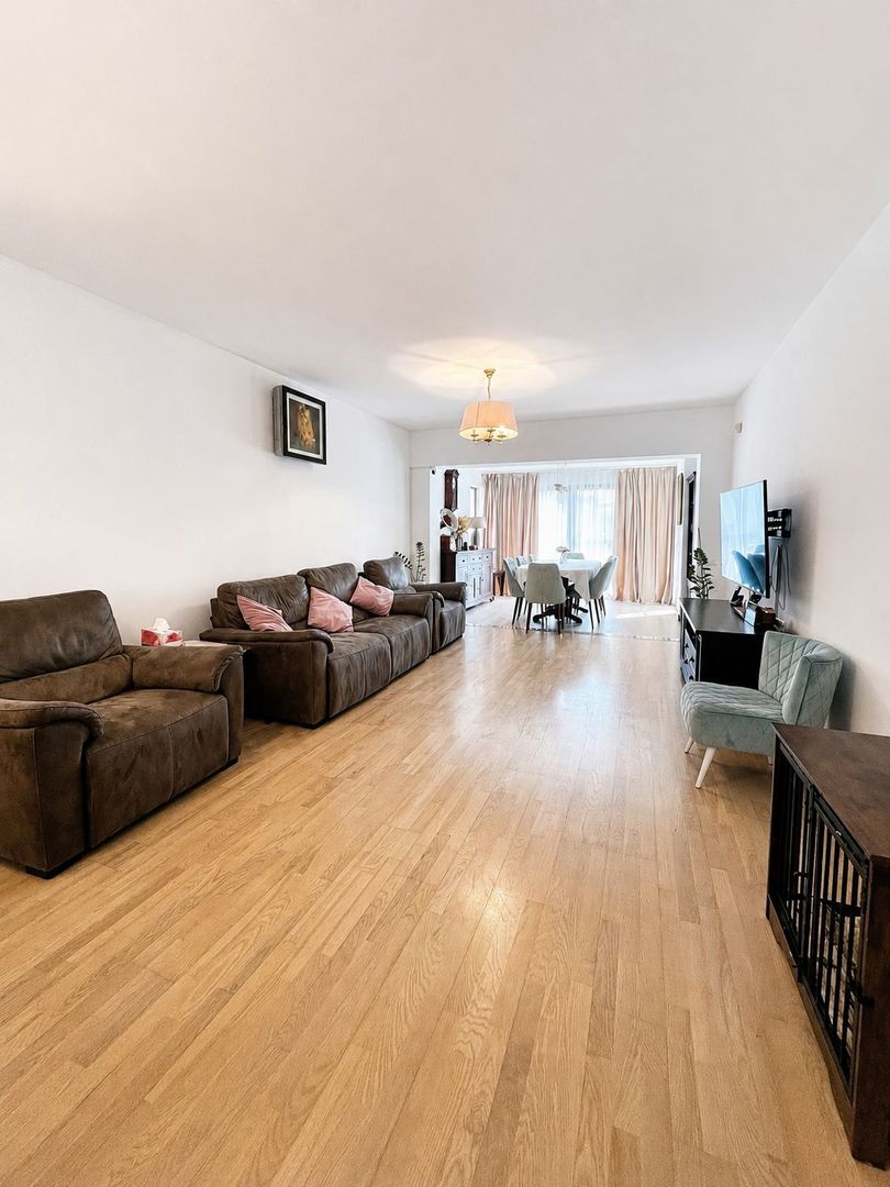Vila cu 6 camere 4 bai, zona Spitalul Judetean, cu spa, garaj, beci - Poză 9