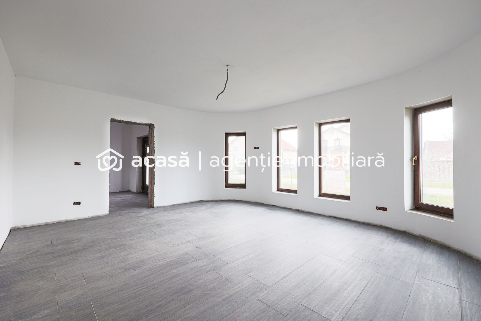 Casă nouă, impunătoare și luminoasă, construită cu griijă la detalii. - Poză 3