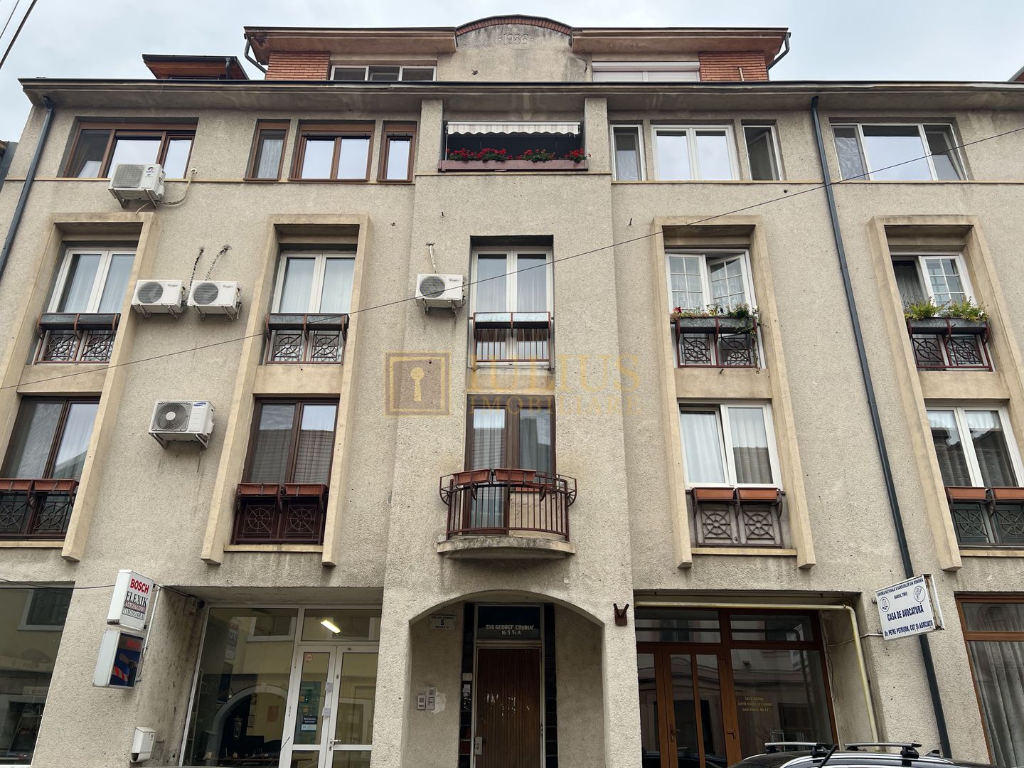 Piata Unirii; dormitor +birou;parcare privata si boxa (centrala proprie si ctr.) - Poză 1