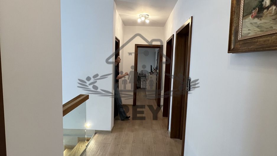 Casă de tip triplex la vânzare 6 camere /Șelimbăr /Secția 1 de Poliție - Poză 23