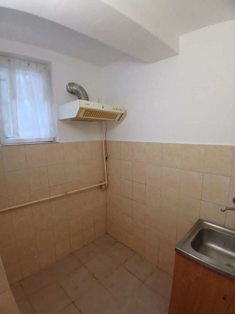 BRASADAS vinde garsoniera pe Ostrovului la PARTER. - Poză 4