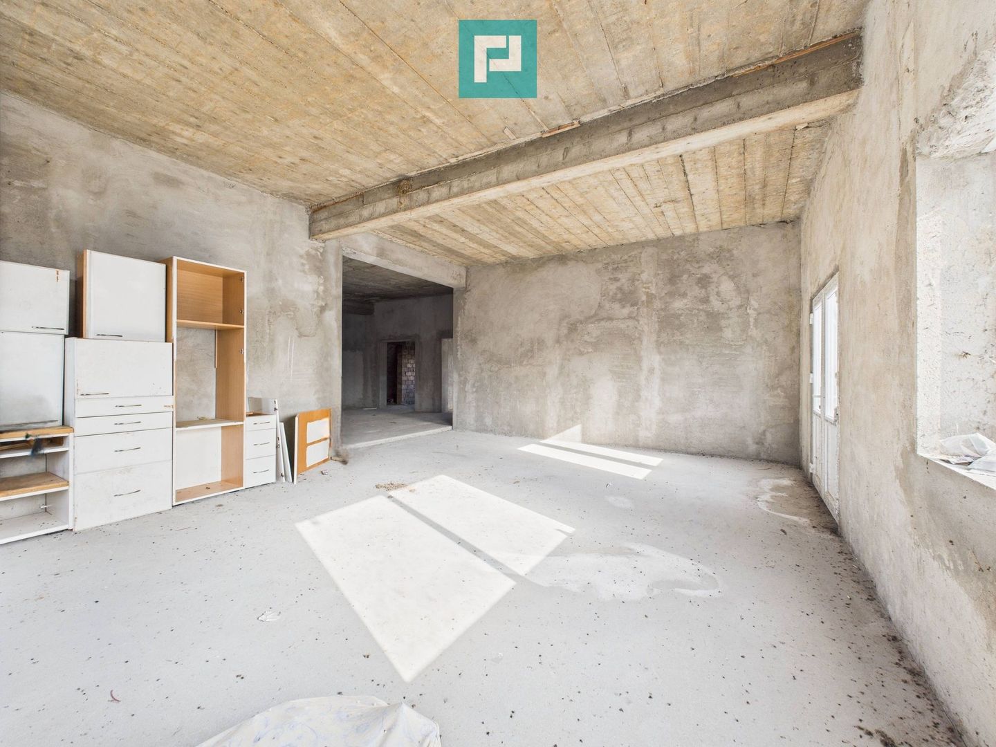 Imobil spațios la roșu pentru investiție - Vinga - Poză 4