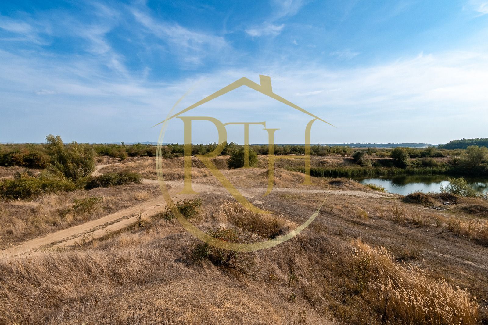 Investiție unică, 10 ha teren cu luciu de apă, ideal pentru turism și agrement! - Poză 14