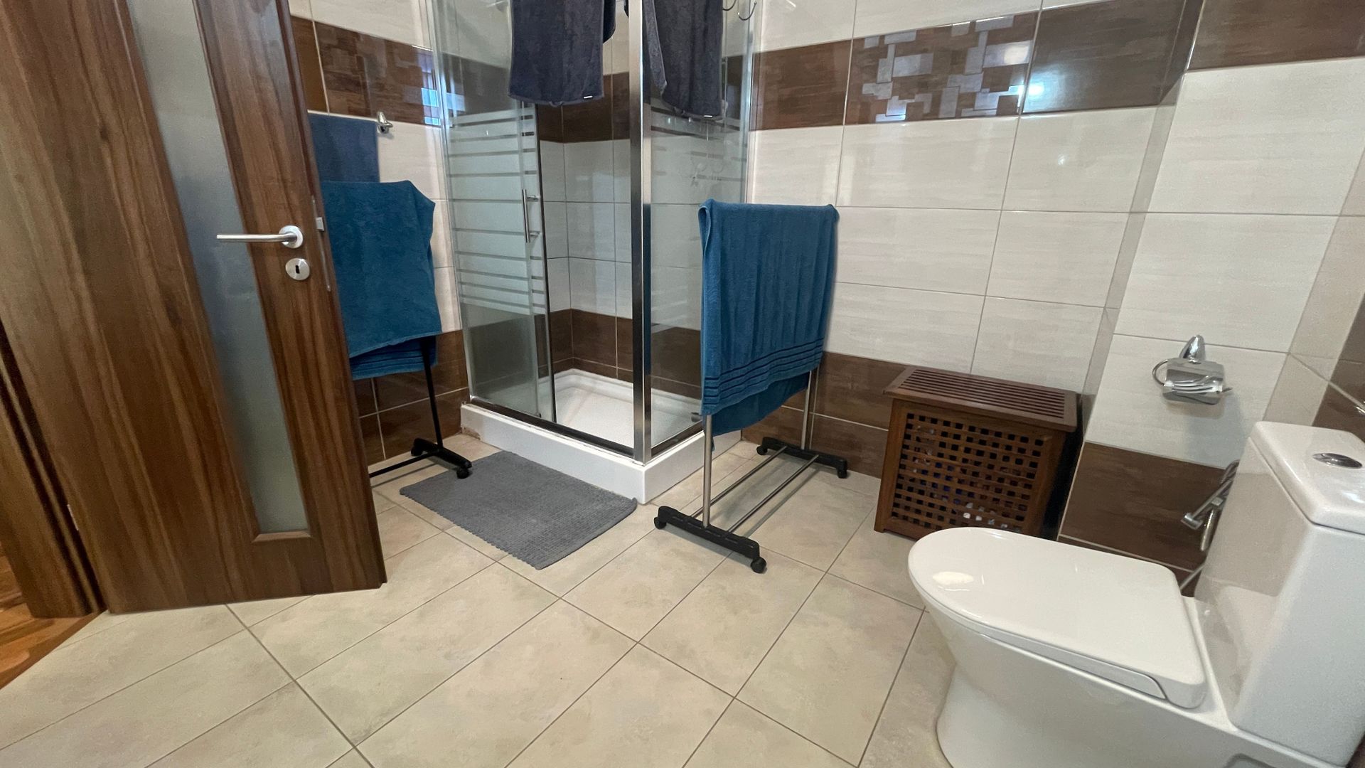 Casa spatioasa de inchiriat -ideala pentru o familie - Poză 20