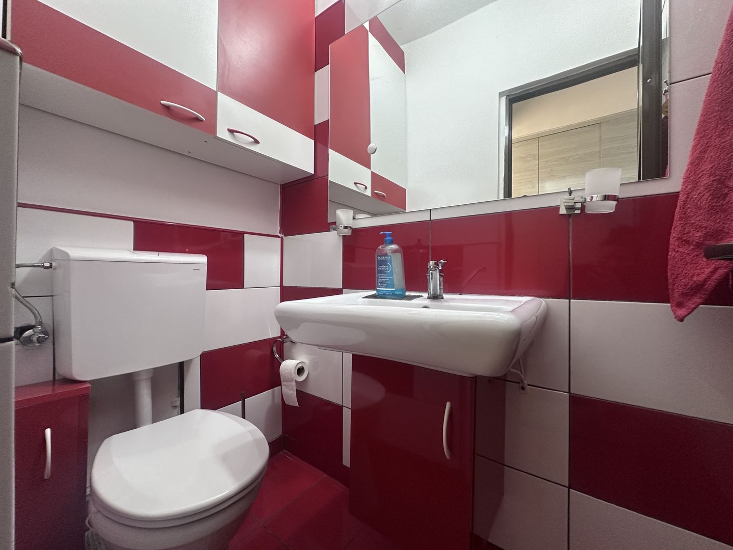 DE ÎNCHIRIAT! Apartament în inima Municipiului Târgoviște! - Poză 11