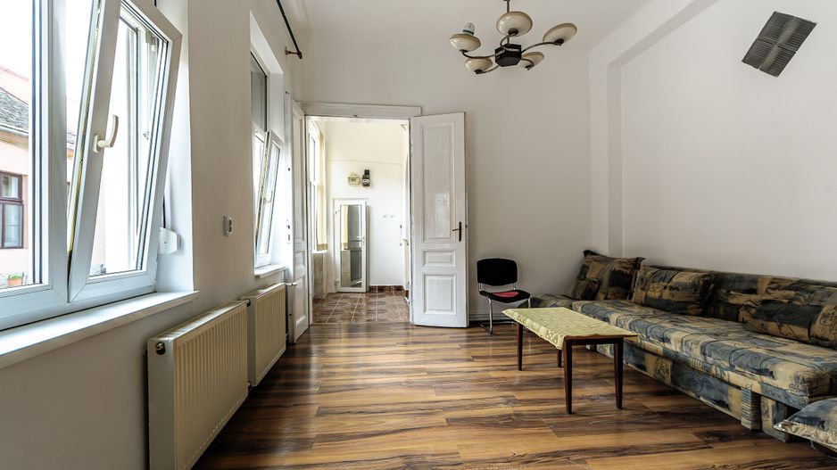 Apartament cu două camere central. - Poză 2