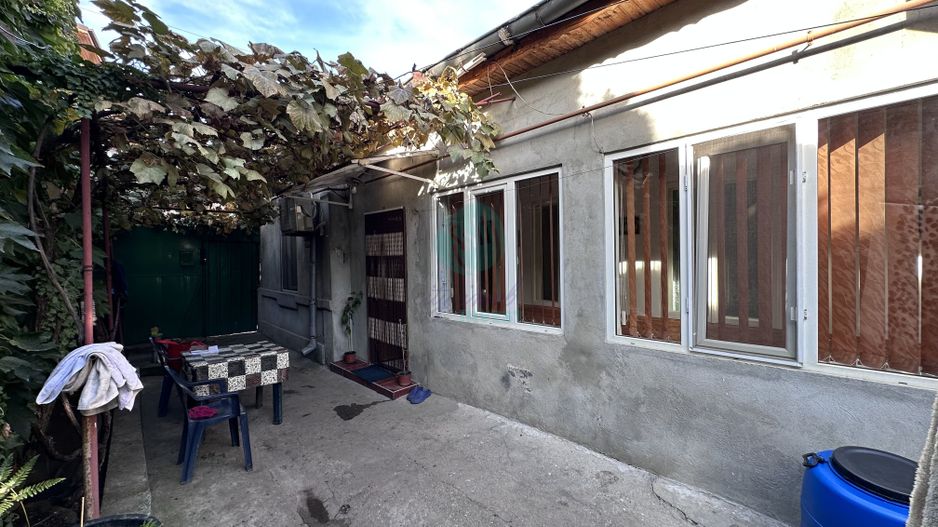 Casa batraneasca intre Parcul Carol si Parcul Tineretului - Poză 1