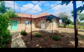 Vând casa cu 5camere în sat cîrja vaslui, teren 1900mp, apa trasa,curent, casa trebuie renovată, - Poză 3