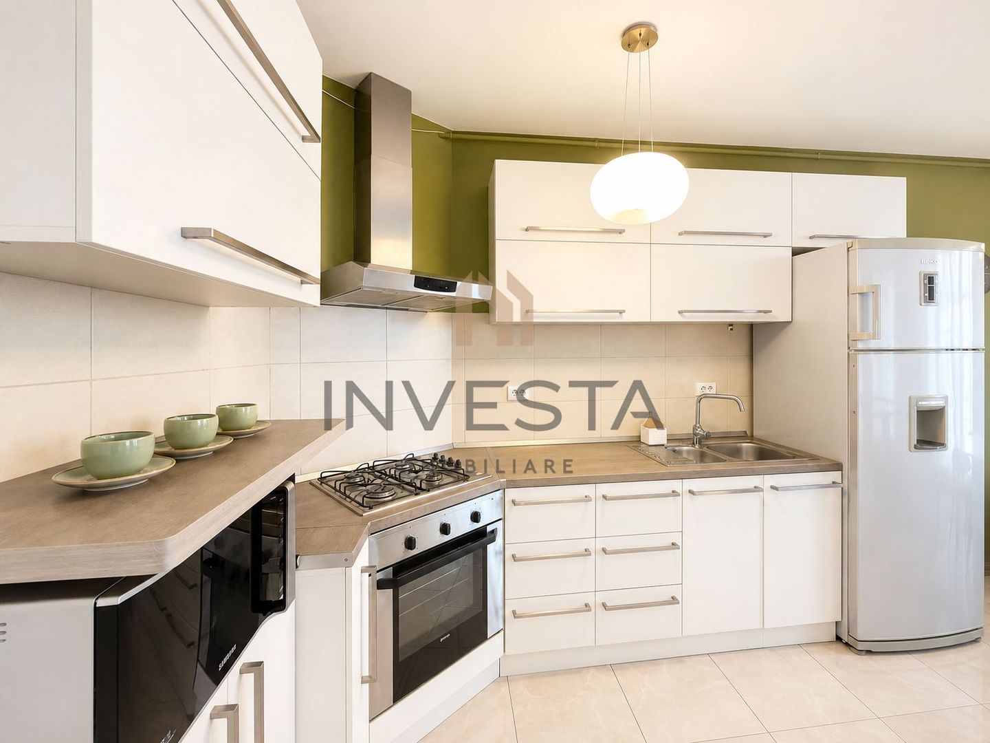 Apartament 3 camere decomandat de inchiriat in vila, zona Centrala! - Poză 4