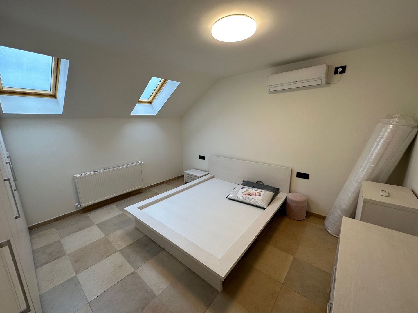 Apartament cu 3 camere de închiriat Dumbravita - Poză 13