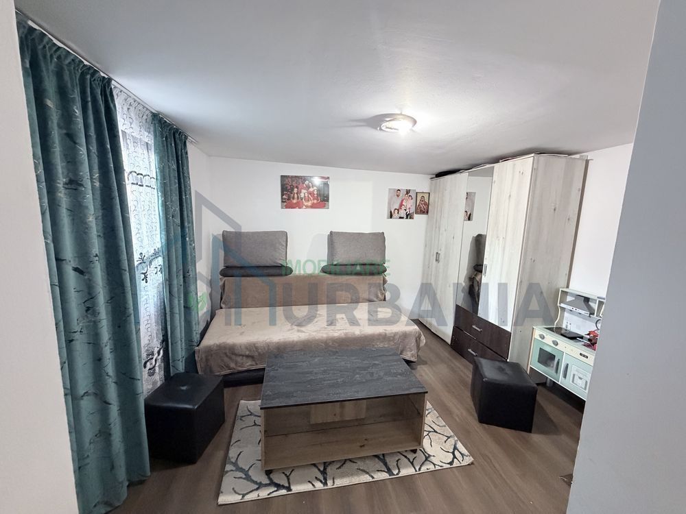 Casă de vânzare în Strunga, județul Iași - 2 camere, teren 1756 mp - Poză 1