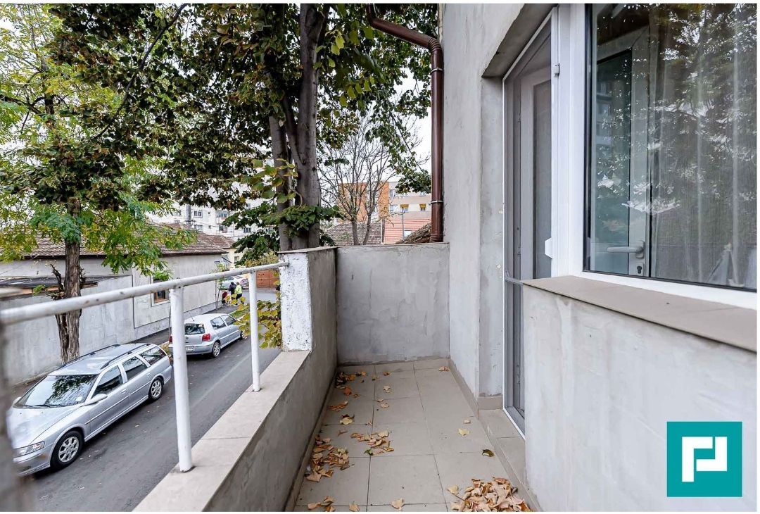 Proprietate cu 5 camere Aurel Vlaicu - Poză 18