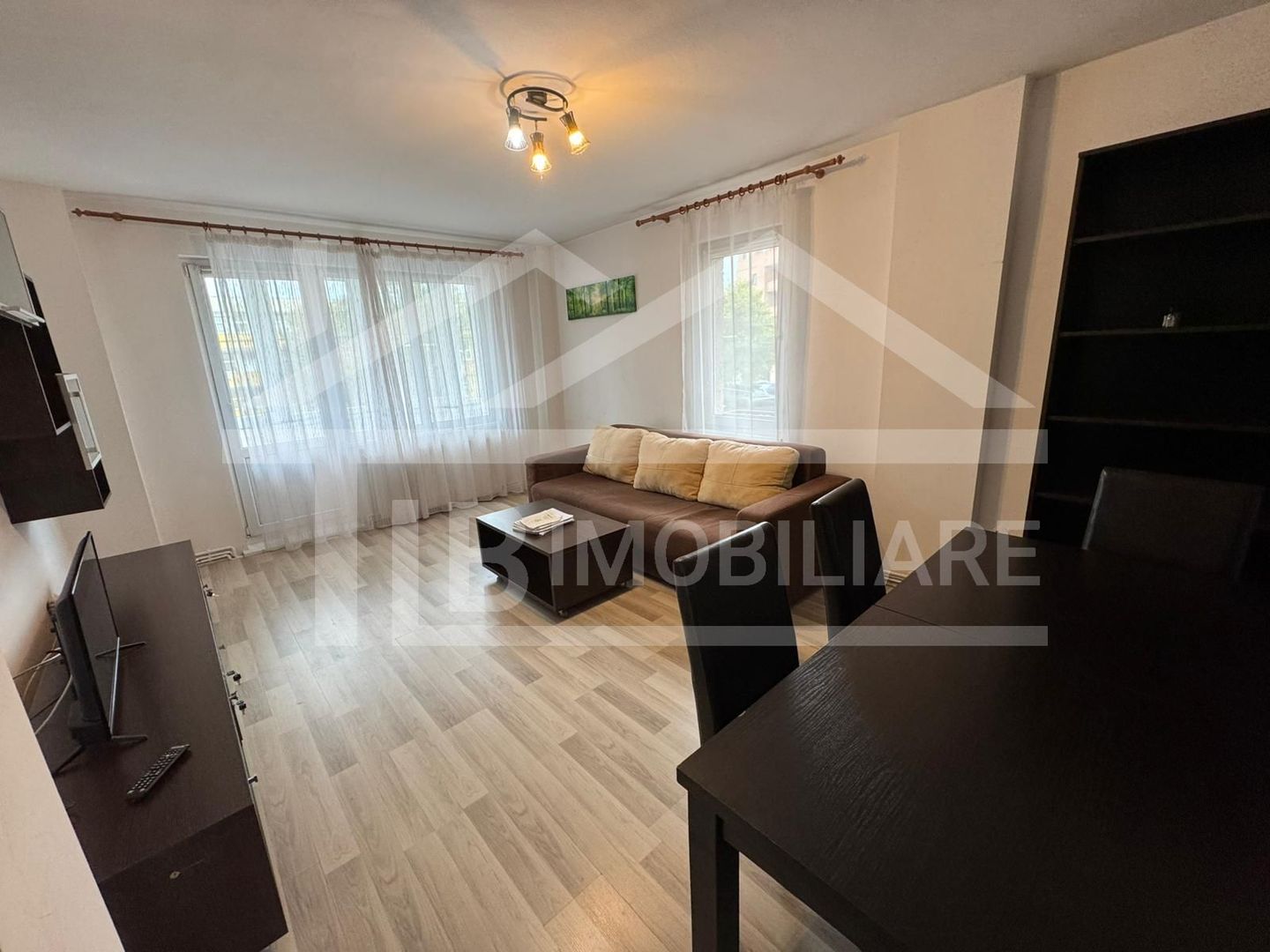 Apartament cu 3 camere, decomandat, 84mp, Zona Poli 2 - Poză 2