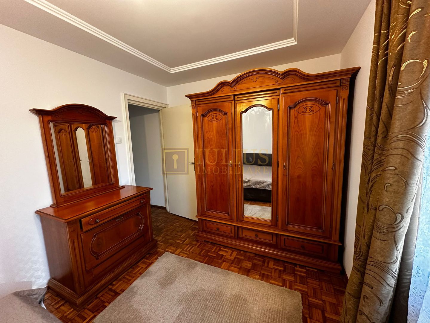 4 camere, 2 bai, centrala proprie - Poză 17