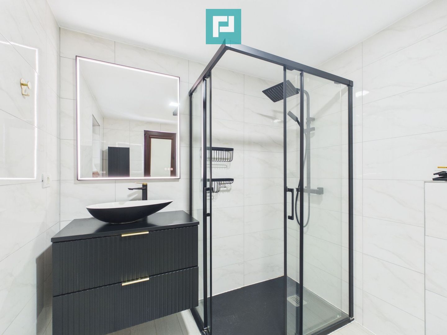 Apartament spațios cu 3 camere, zona centrală - Poză 7