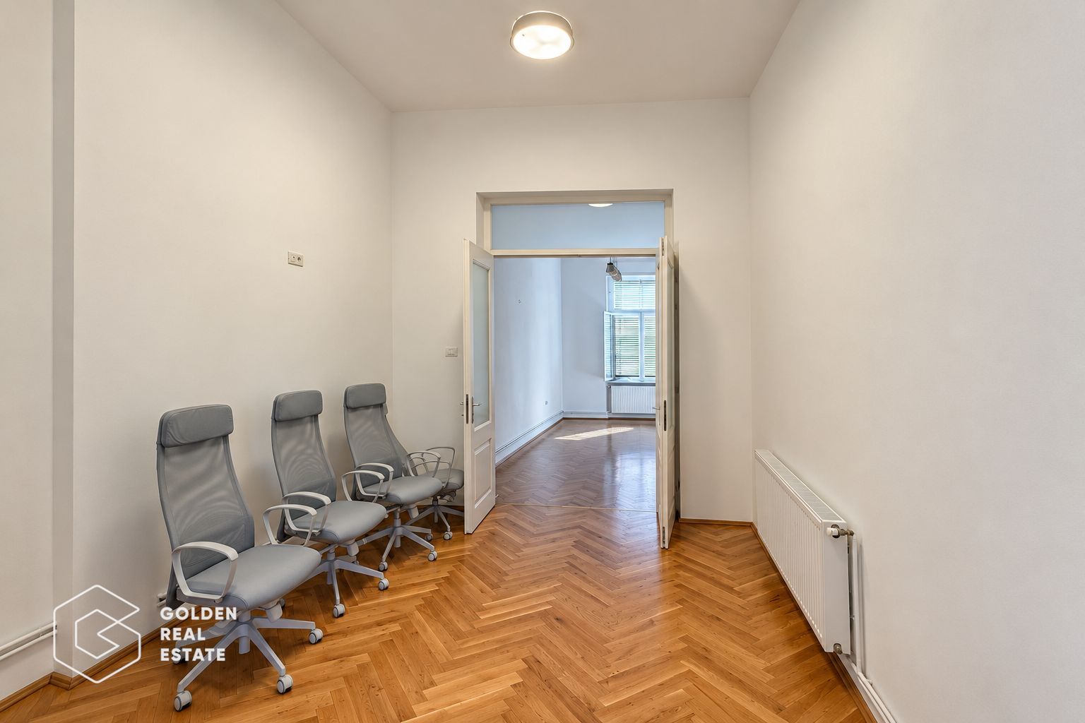 Apartament ultracentral, 3 camere, ideal atat ca locuinta, cat si pt birouri - Poză 3