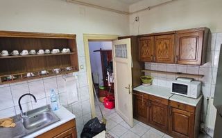 Vila P+1 Piața Muncii , strada Orzari, apartament cu 3 camere la Parer - Poză 15