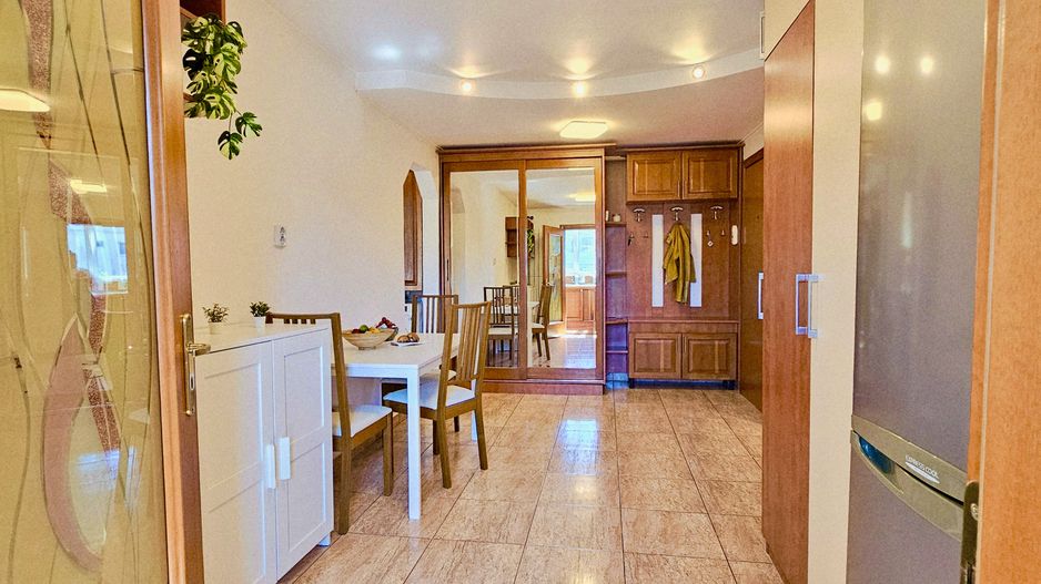 Apartament etaj intermediar, luminos, centrală proprie, fereastră la baie - Poză 11