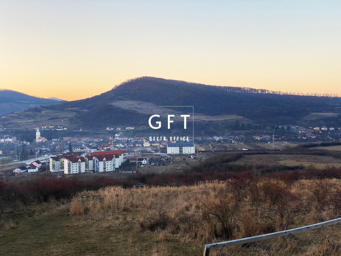 Teren 1800 mp-ideal investitie-panoramic-Zona Cighir Exclusiv - Poză 1