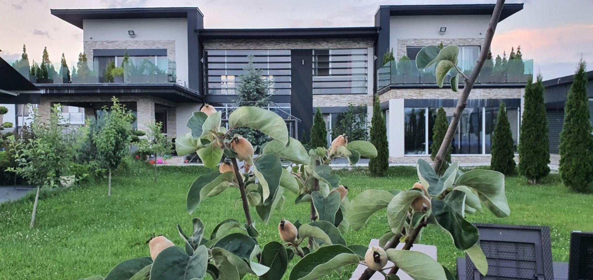 Vila ultrafinisata 550 mp utili si 2000 mp teren amenajat in Sibiu - Poză 2