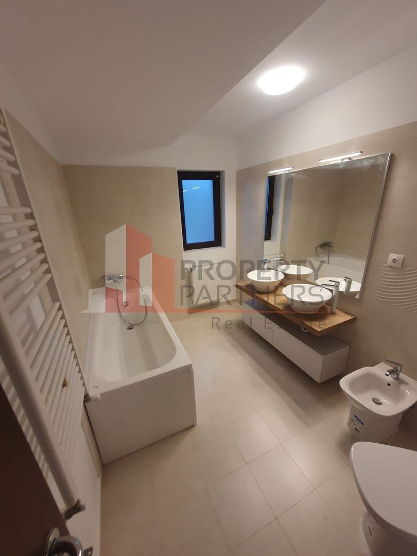 Proprietate pe marginea lacului, vila impresionanta. - Poză 42