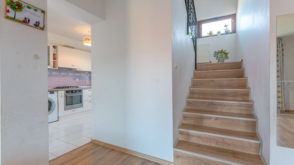 Casa insiruita compusa din 4 camere in Sanpetru - Poză 11