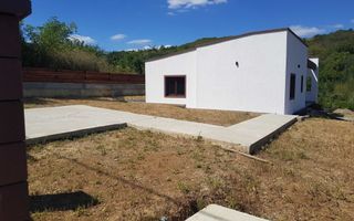 Casă de vânzare în Tomesti, cu utilități și parcare la asfalt - Poză 4