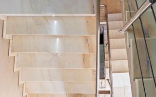 Cladire cu spatiu comercial stradal - Poză 2