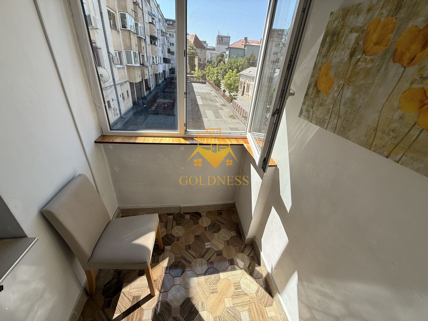 o camera, balcon, Ultracentral, Piata Stefan cel Mare, Teatru - Poză 5