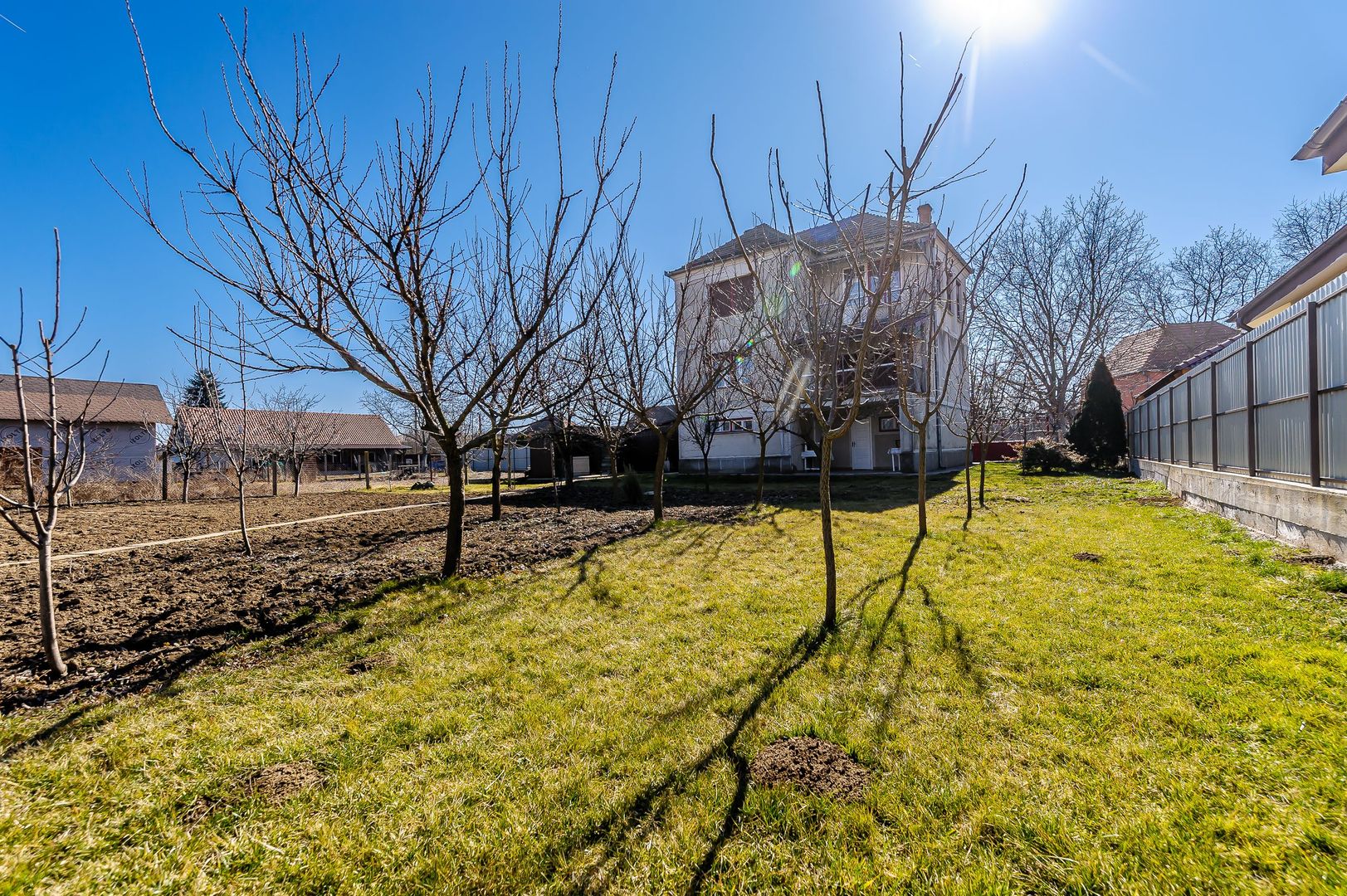 Preț NOU! Casa P+2 în zona centrală Chișineu-Criș - Poză 2