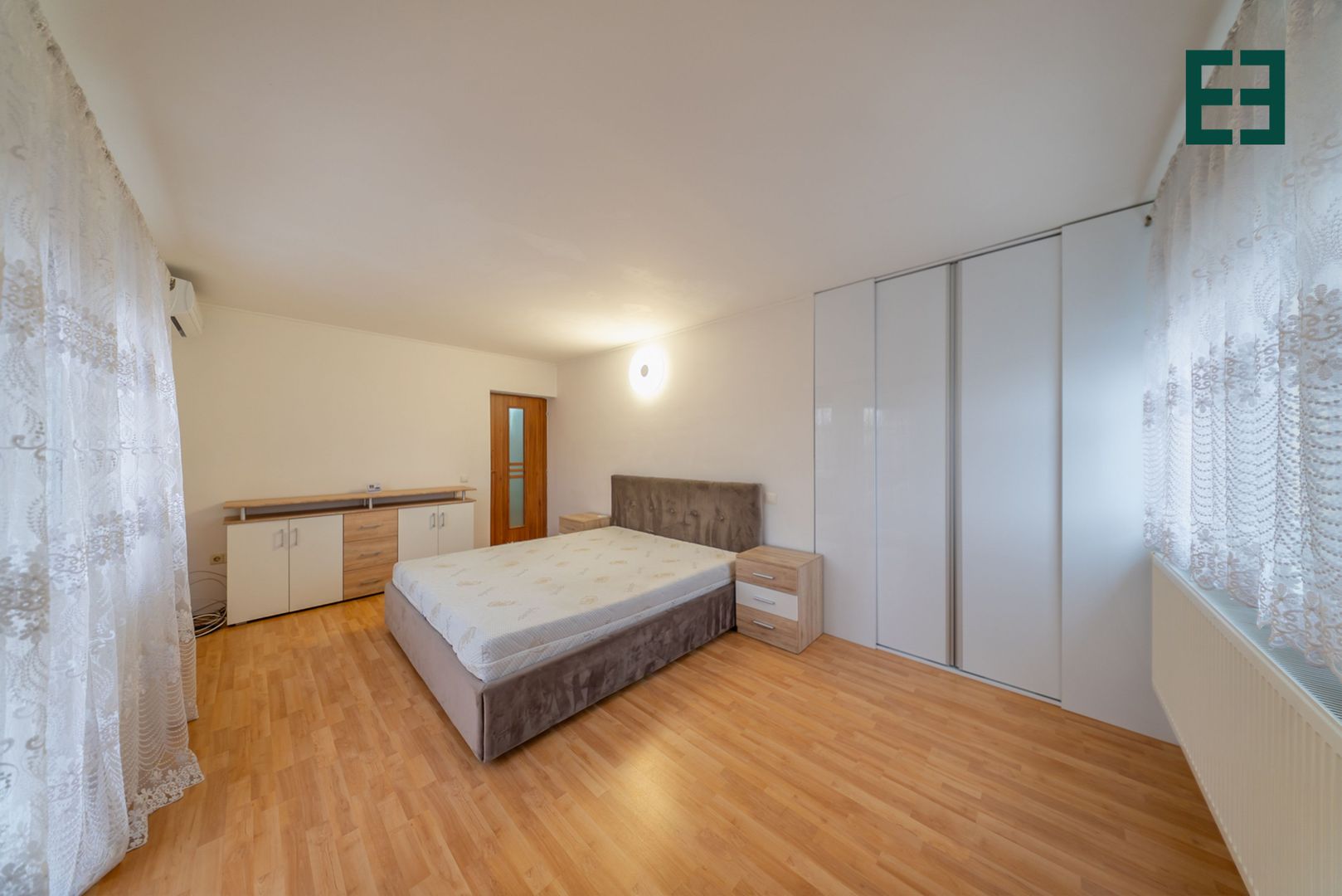 De închiriat - Apartament la casă cu 2 camere zona UTA - Arad - Poză 1